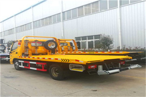 禄劝附近拖车救援搭电